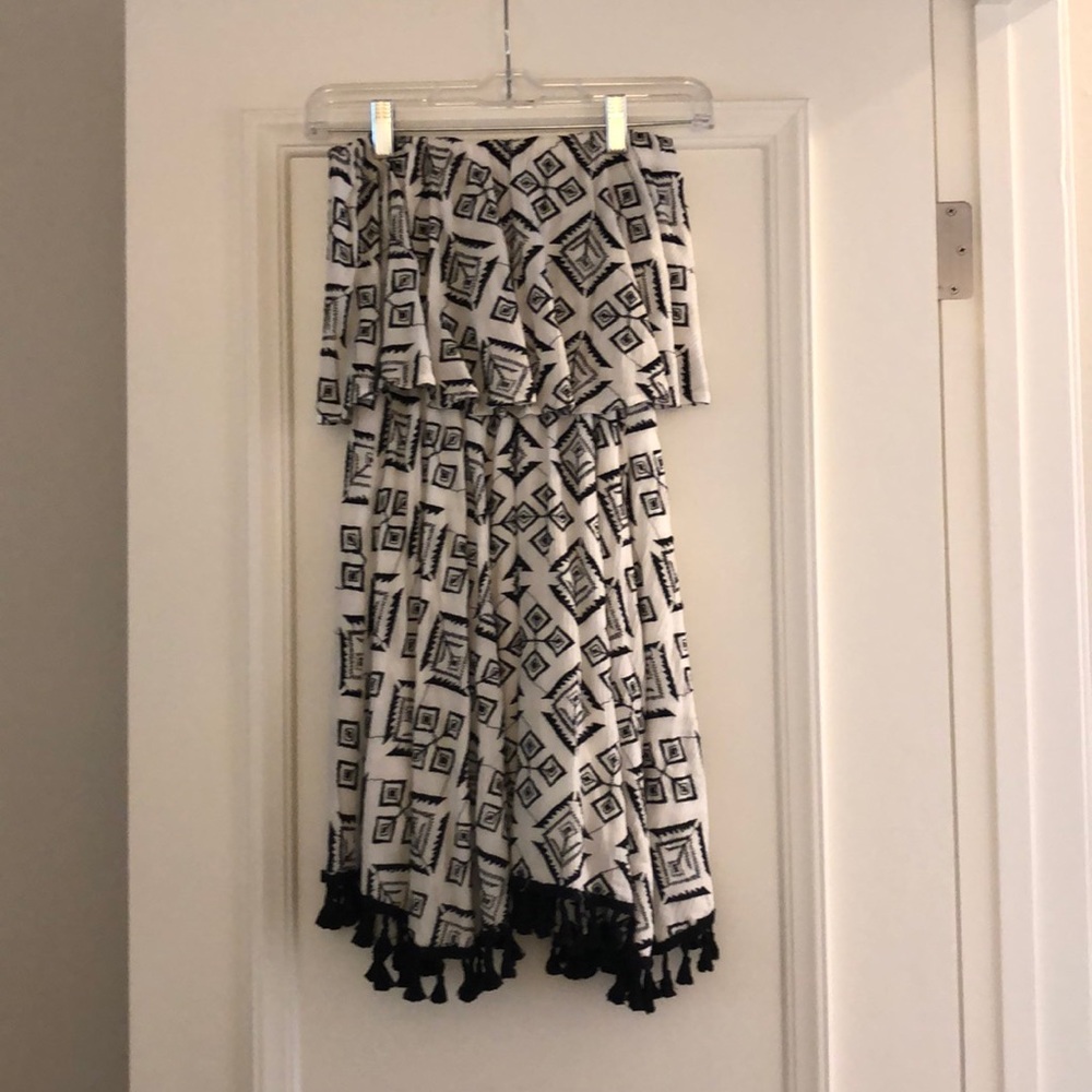 Sleeveless dress with tassels
